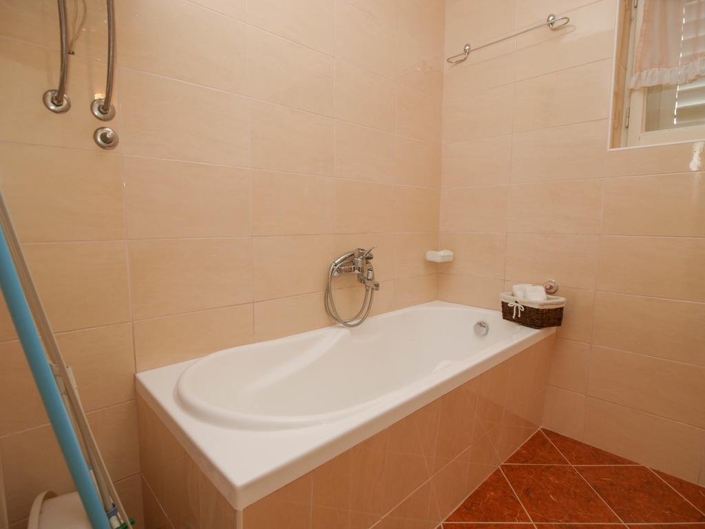 Apartments And Rooms Villa Dona Makarska Exterior foto