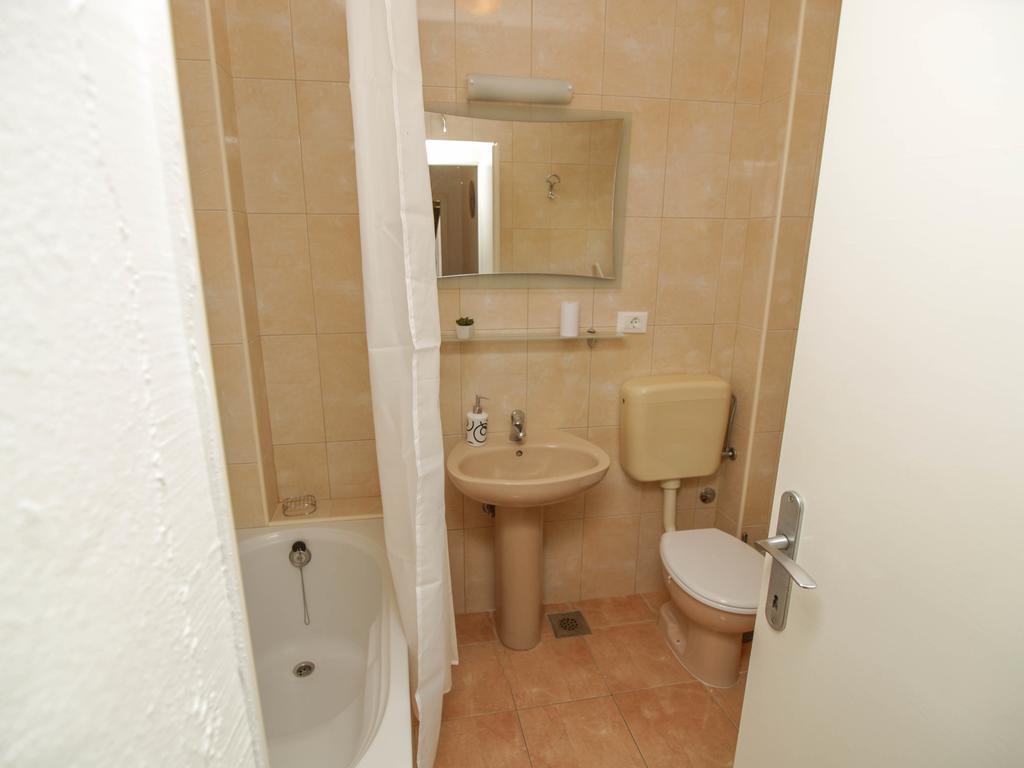 Apartments And Rooms Villa Dona Makarska Exterior foto